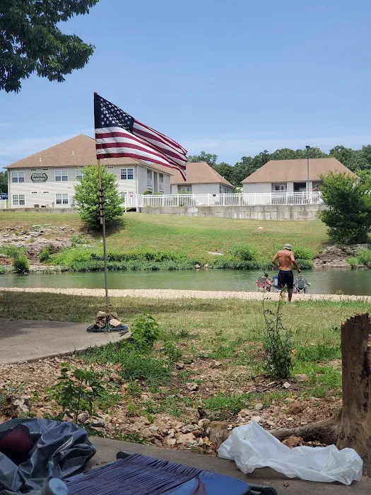 Zan's Creekside Campground Picture 2
