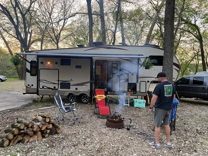 Zan's Creekside Campground Picture 7
