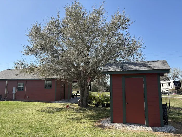 Shade Tree RV Park Picture 3