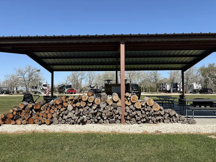 Shade Tree RV Park Picture 4
