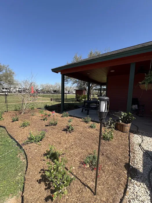 Shade Tree RV Park Picture 8