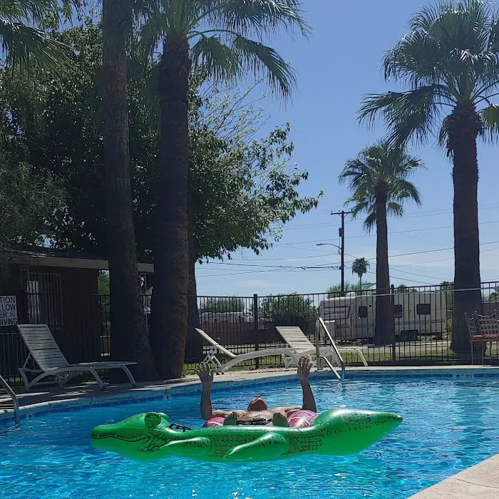 Desert Sands RV Park Picture 2