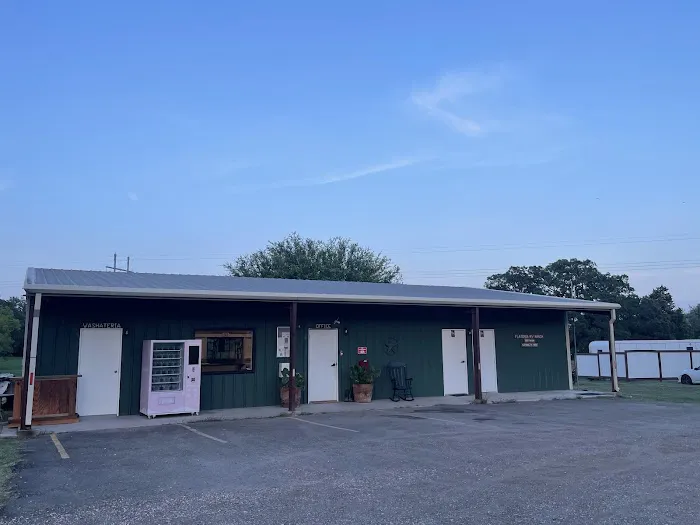 Flatonia Retreat & RV Resort Picture 9