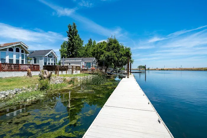 Snug Harbor RV Park & Marina Picture 3