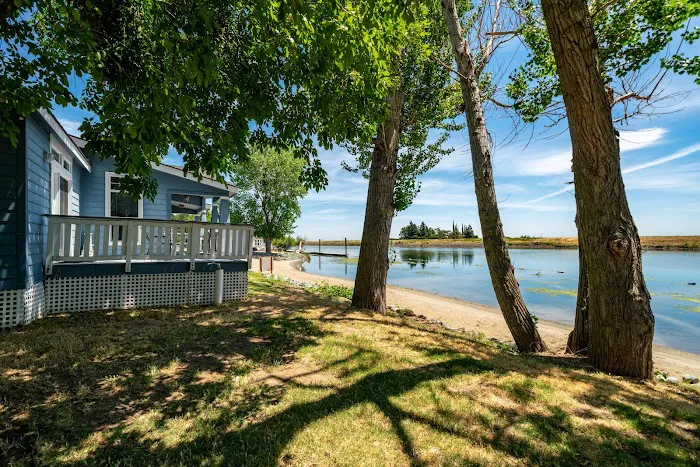 Snug Harbor RV Park & Marina Picture 5