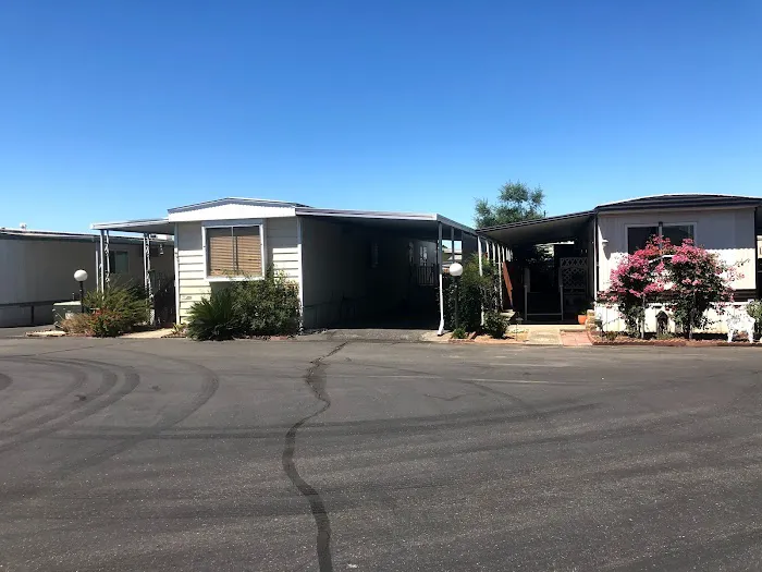 Park Sierra Mobile Home Park Picture 8