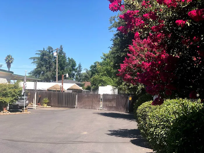 Park Sierra Mobile Home Park Picture 9