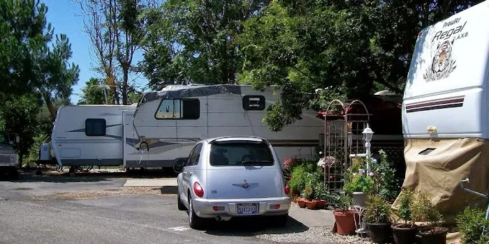 Finnlees Trailer Park Picture 3