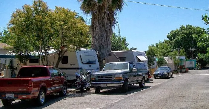 Finnlees Trailer Park Picture 2