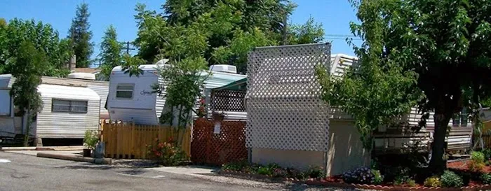 Finnlees Trailer Park Picture 1