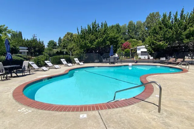 Park West Mobile Home Park Picture 4