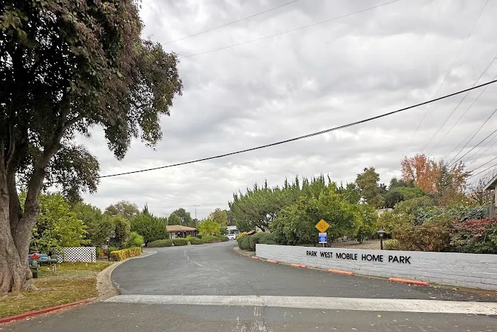 Park West Mobile Home Park Picture 9
