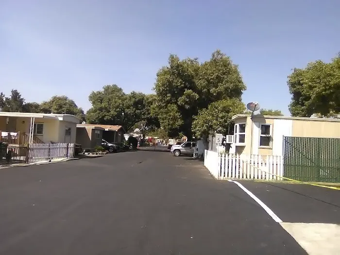 Silver Eagle Mobile Home Park Picture 10