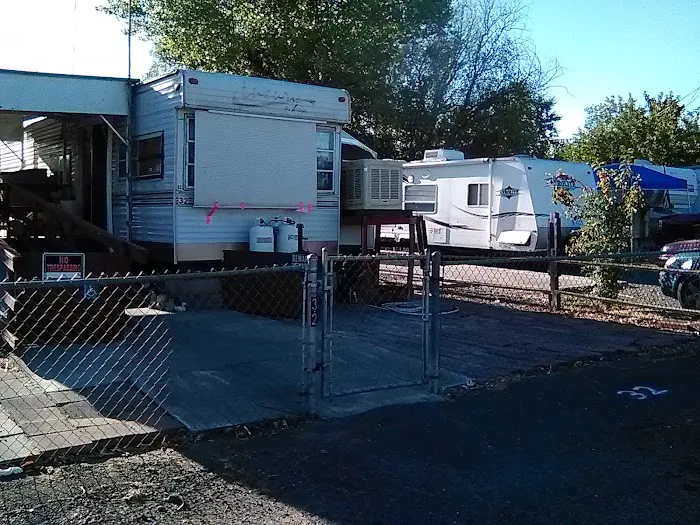 Sacramento Village RV & Mobile Home Park Picture 7