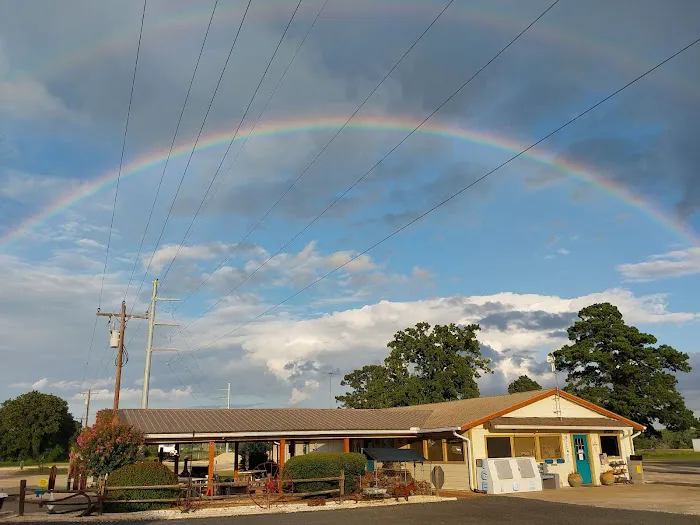 Whispering Oaks RV Park Picture 3