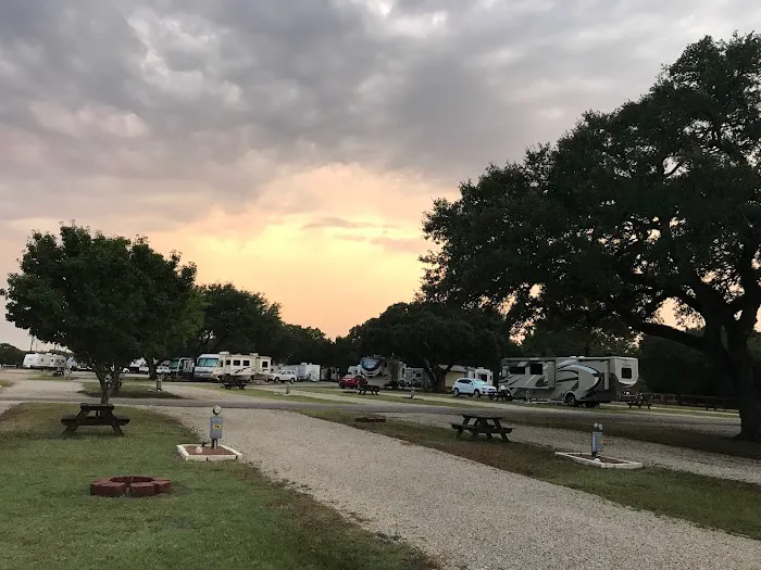 Whispering Oaks RV Park Picture 2