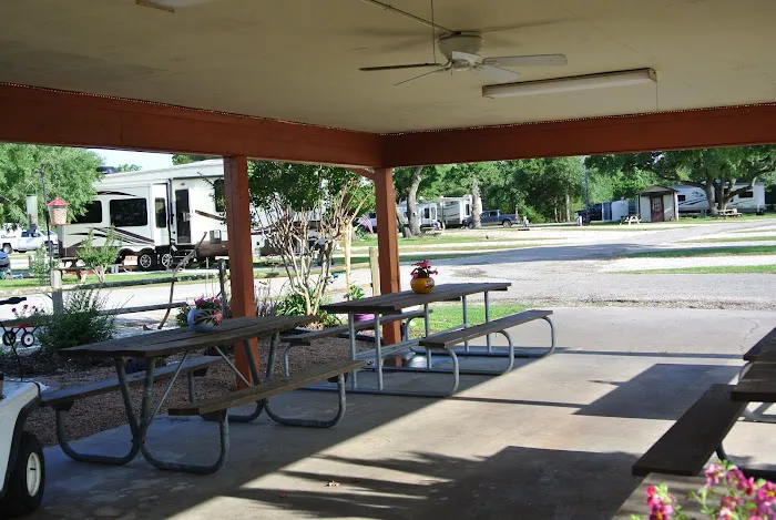 Whispering Oaks RV Park Picture 6