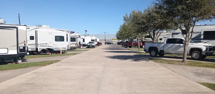 Pincher's RV Park Picture 1