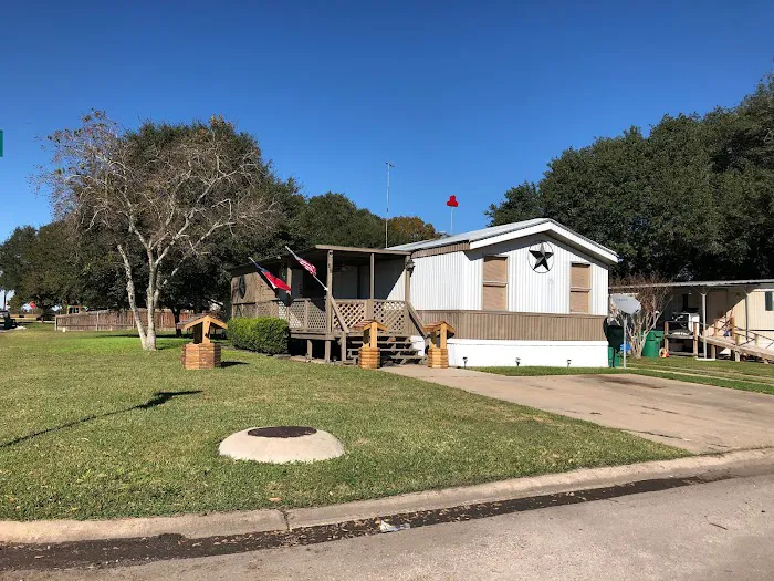 Country Aire Mobile Home Park Picture 2