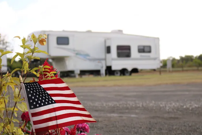 Riverbend RV Park Picture 1