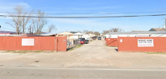Post Oak Mobile Home Park Picture 2