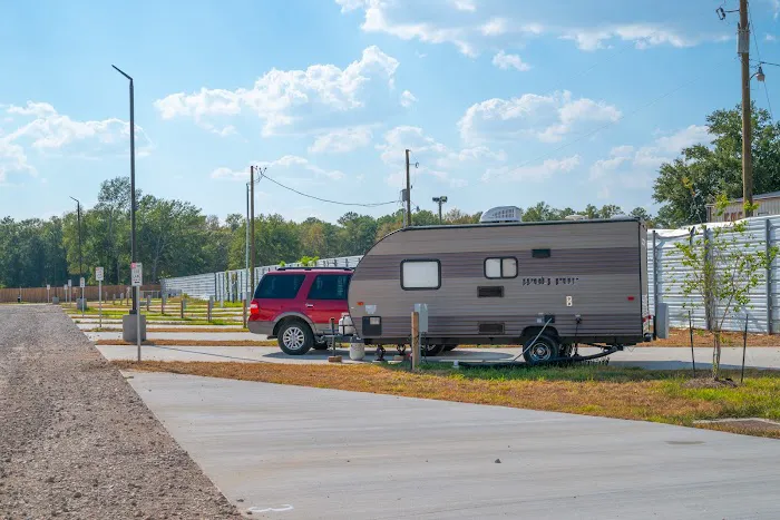 New Caney RV Park Picture 4