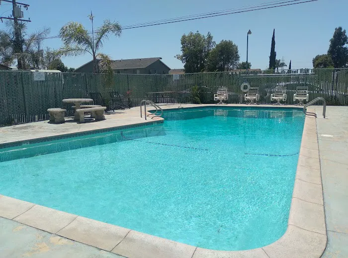 Aloha Mobile Home Park Picture 5