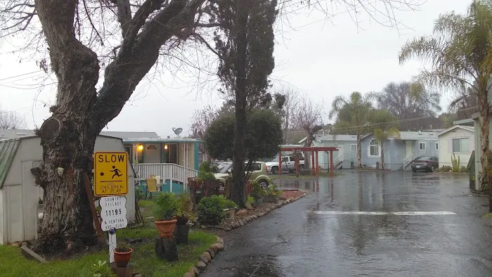 Country Village Mobile Home Park Picture 3