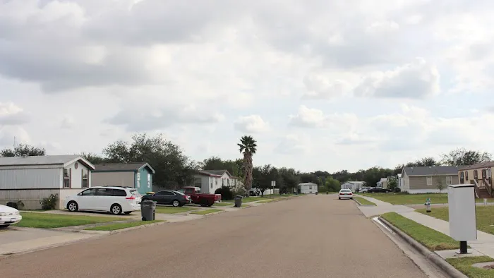 Royal Place Community Picture 5