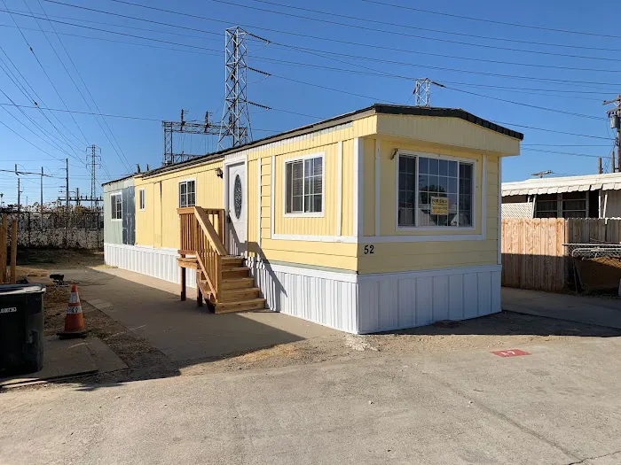 Holiday Manor Mobile Home Park Picture 5