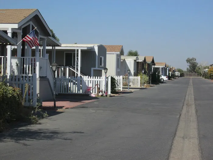 Country Squire Estates Mobile Home Park Picture 2