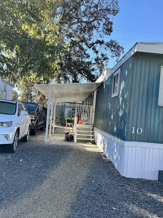 Lakeland Mobile Home Park Picture 1