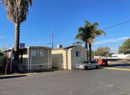 Sacramento Mobile Home & RV Park