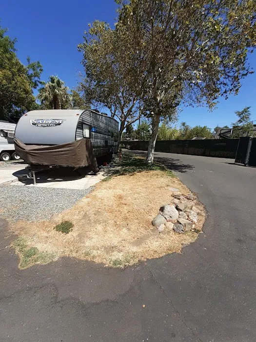 Sacramento Mobile Home & RV Park Picture 6