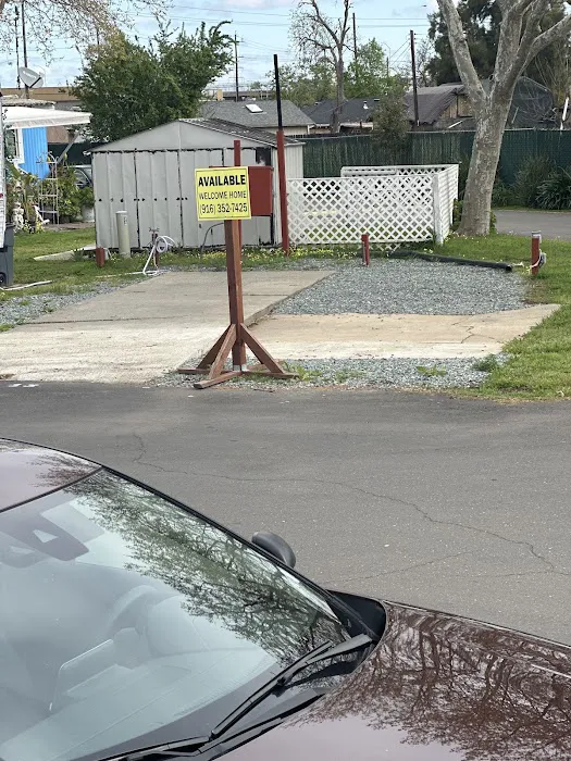 Sacramento Mobile Home & RV Park Picture 8