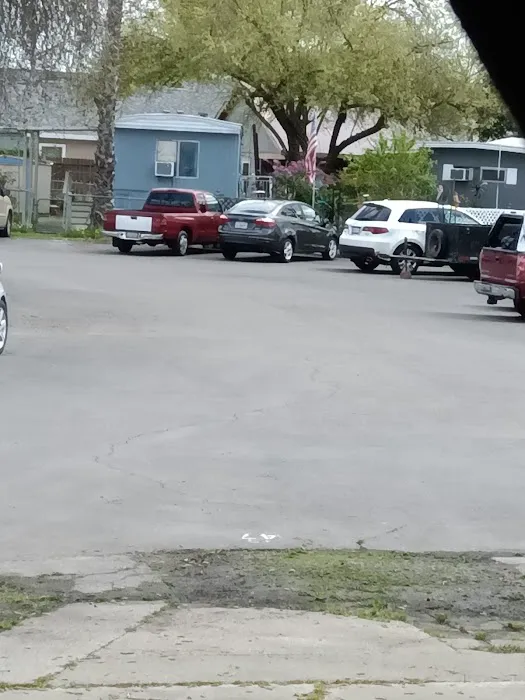 Sacramento Mobile Home & RV Park Picture 9
