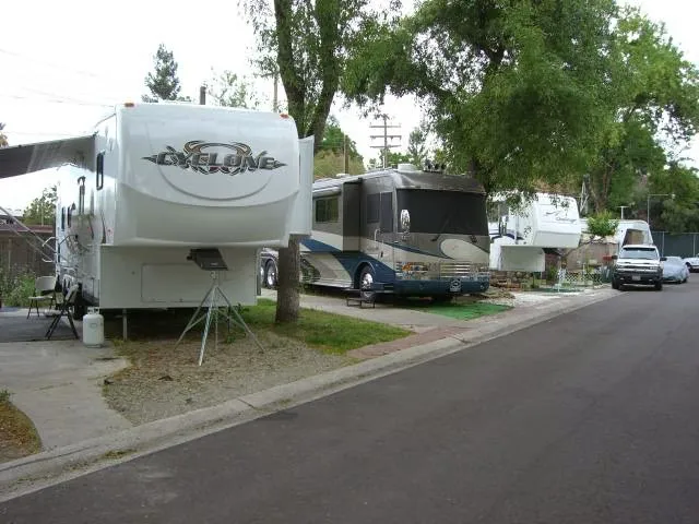 Sacramento Shade RV Park Picture 6