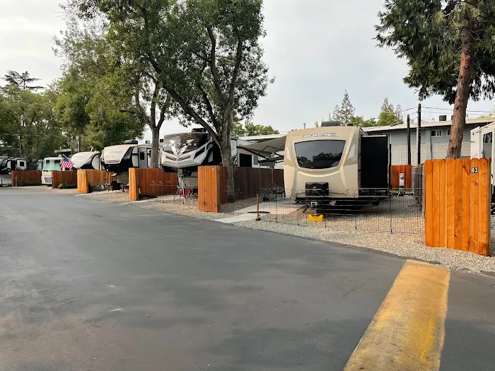 Sacramento Shade RV Park Picture 4