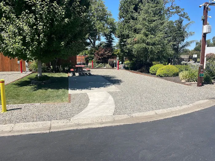 Sacramento Shade RV Park Picture 5