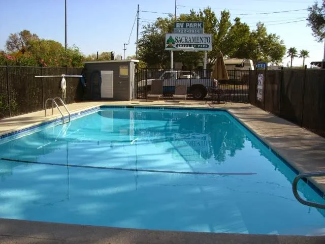 Sacramento Shade RV Park Picture 7