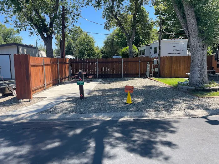 Sacramento Shade RV Park Picture 10