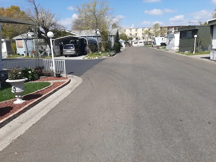 Camellia Gardens Mobile Home Park Picture 7