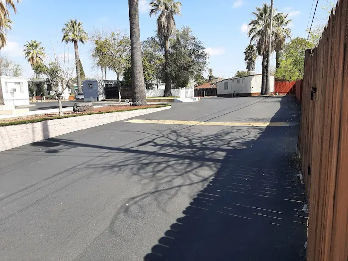 Camellia Gardens Mobile Home Park Picture 5