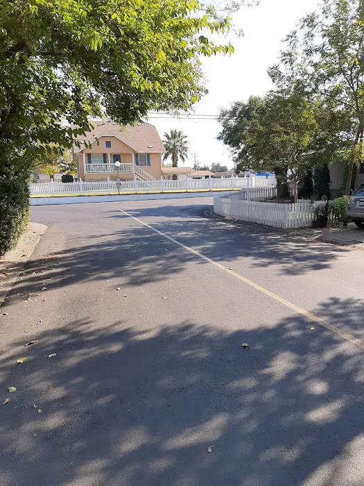 Camellia Gardens Mobile Home Park Picture 9
