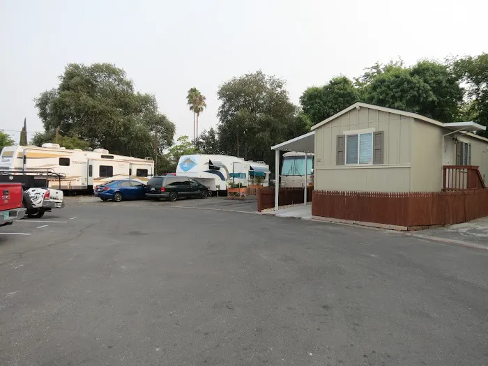 Sacramento Sun RV Park Picture 9