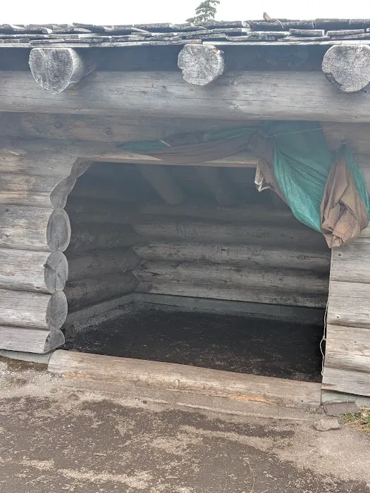 Mazama Camp Shelter Picture 9