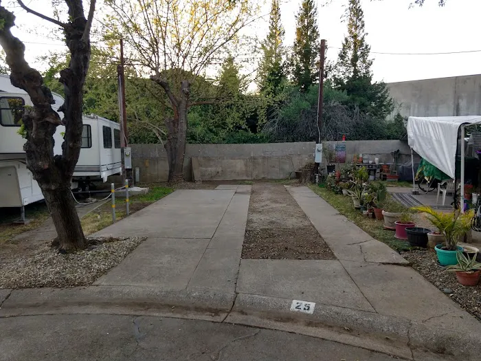 Auburn Villa Mobile Home Park Picture 2
