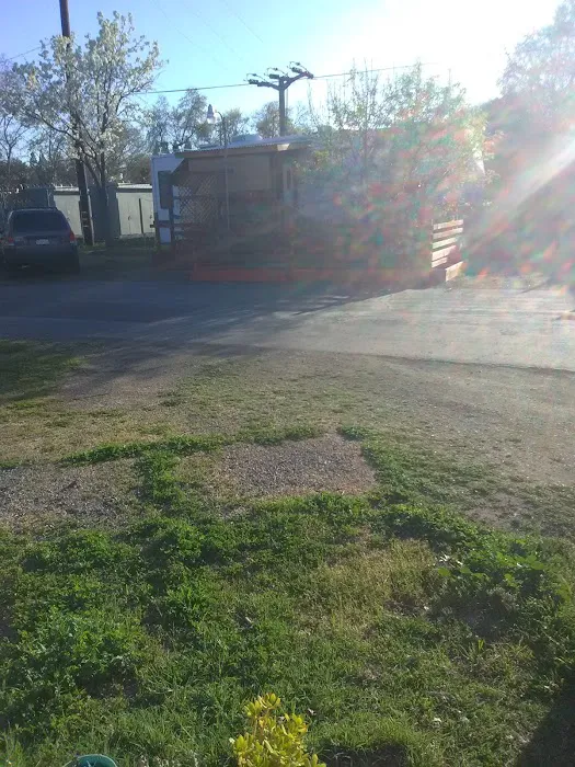 Auburn Oaks Mobile Home Park Picture 3