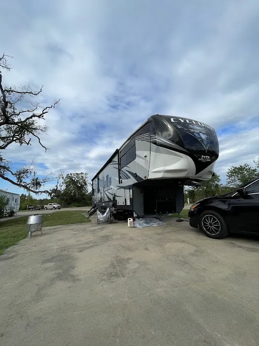 Sleepy Hollow RV Park Picture 5