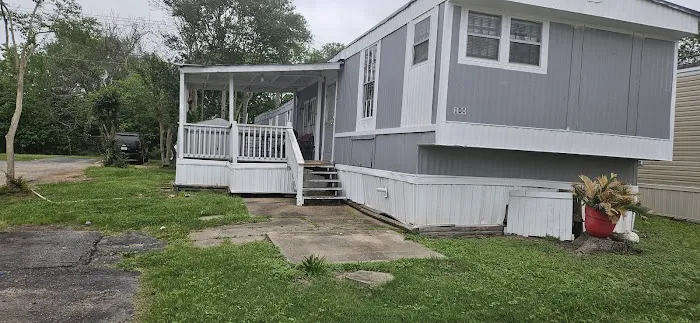 Village Green Mobile Home Park Picture 3